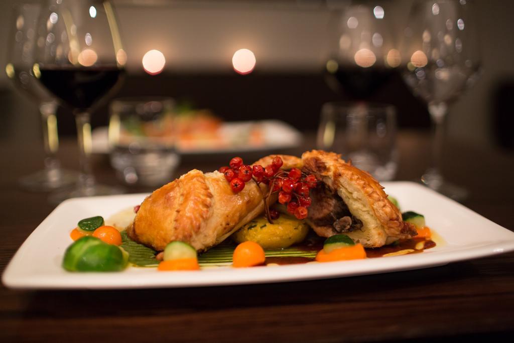 セレクト ブレーマール ロッジ&スパ ハンマー・スプリングス エクステリア 写真 A meal at the restaurant